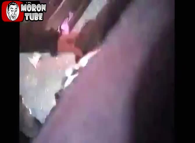 Video :A police officer discovers a 3-year-old kid who was left behind by a criminal who took her mother's vehicle